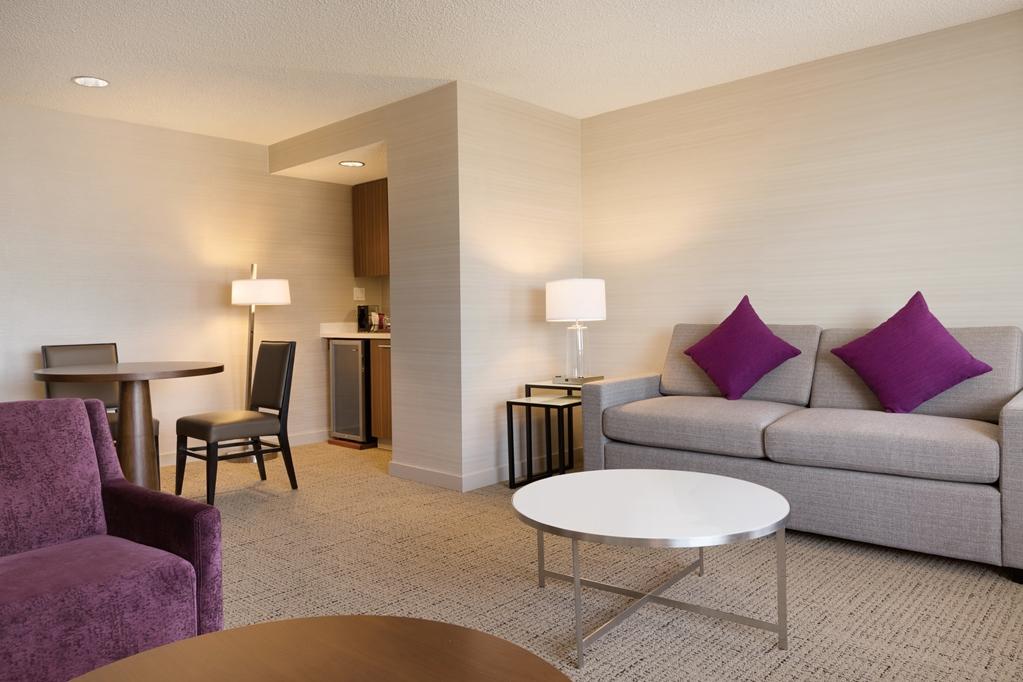 Coast Edmonton Plaza Hotel By Apa Szoba fotó