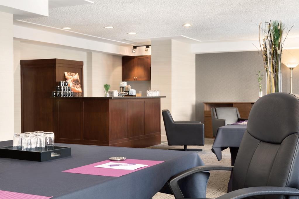 Coast Edmonton Plaza Hotel By Apa Étterem fotó