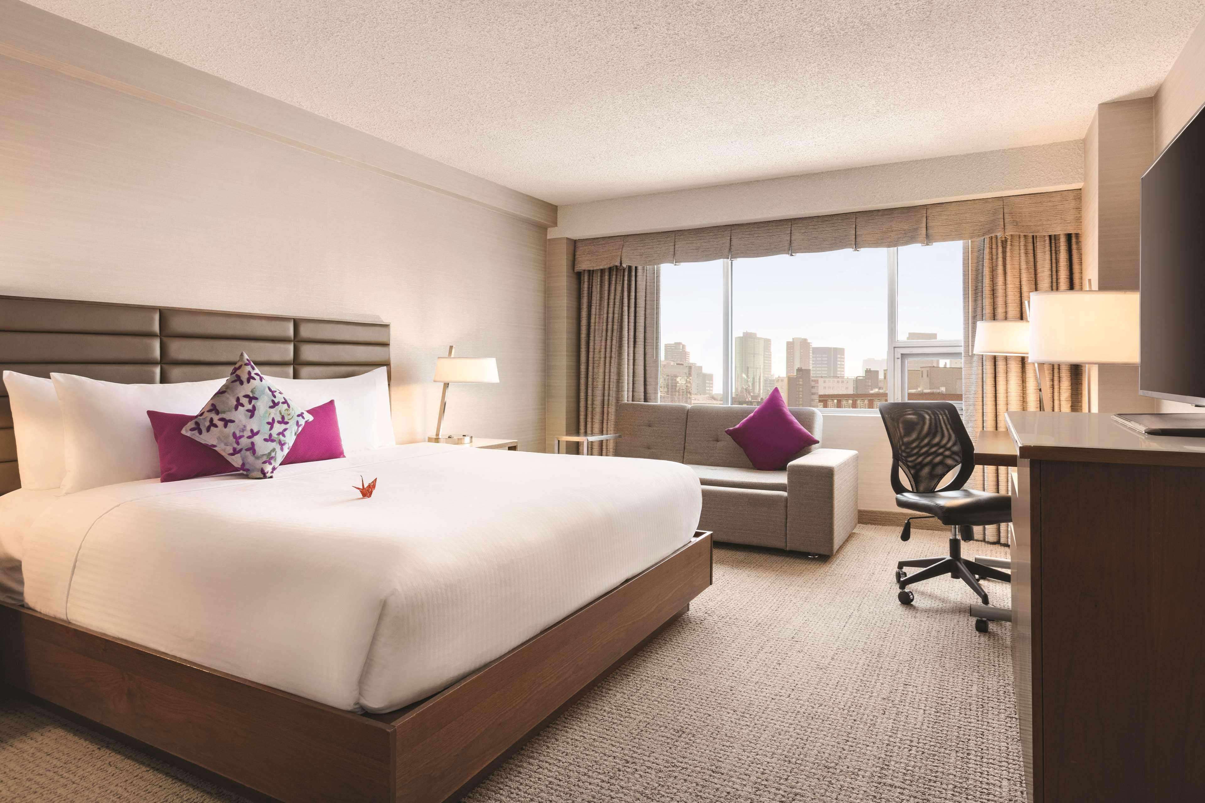 Coast Edmonton Plaza Hotel By Apa Kültér fotó