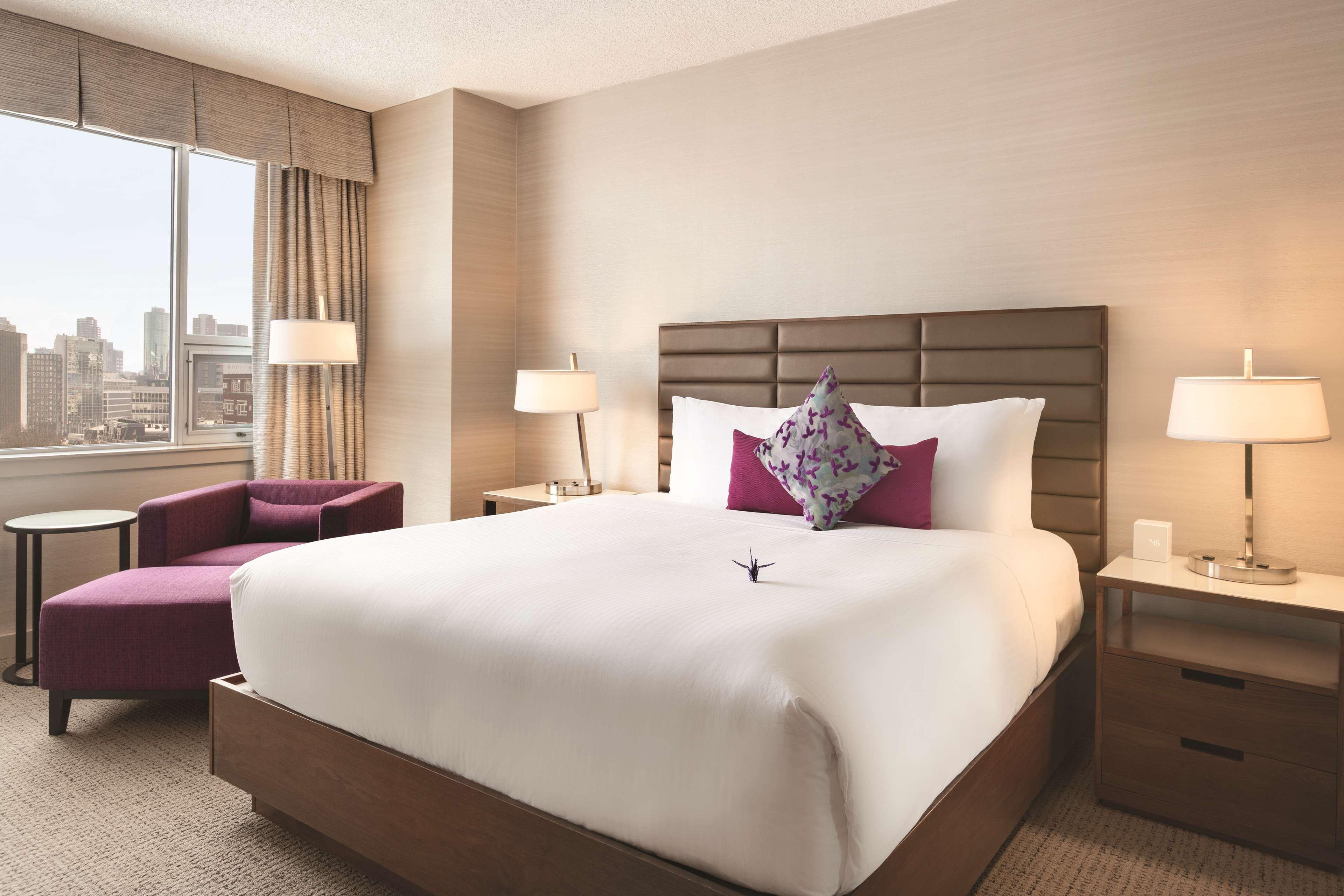 Coast Edmonton Plaza Hotel By Apa Kültér fotó