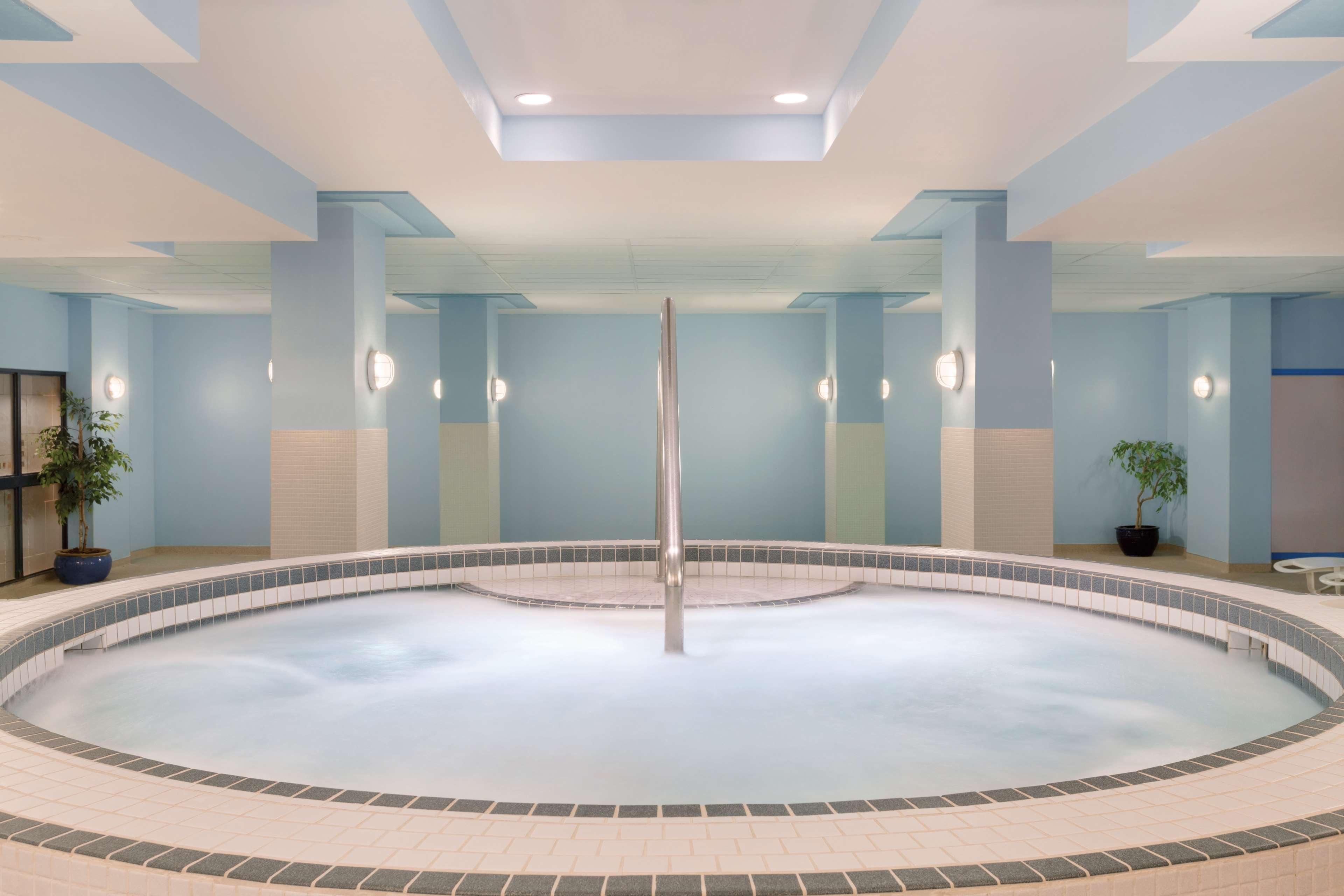 Coast Edmonton Plaza Hotel By Apa Kültér fotó