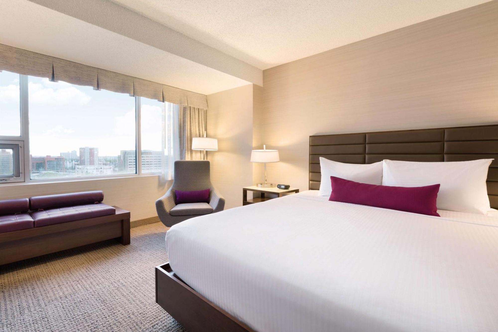 Coast Edmonton Plaza Hotel By Apa Kültér fotó