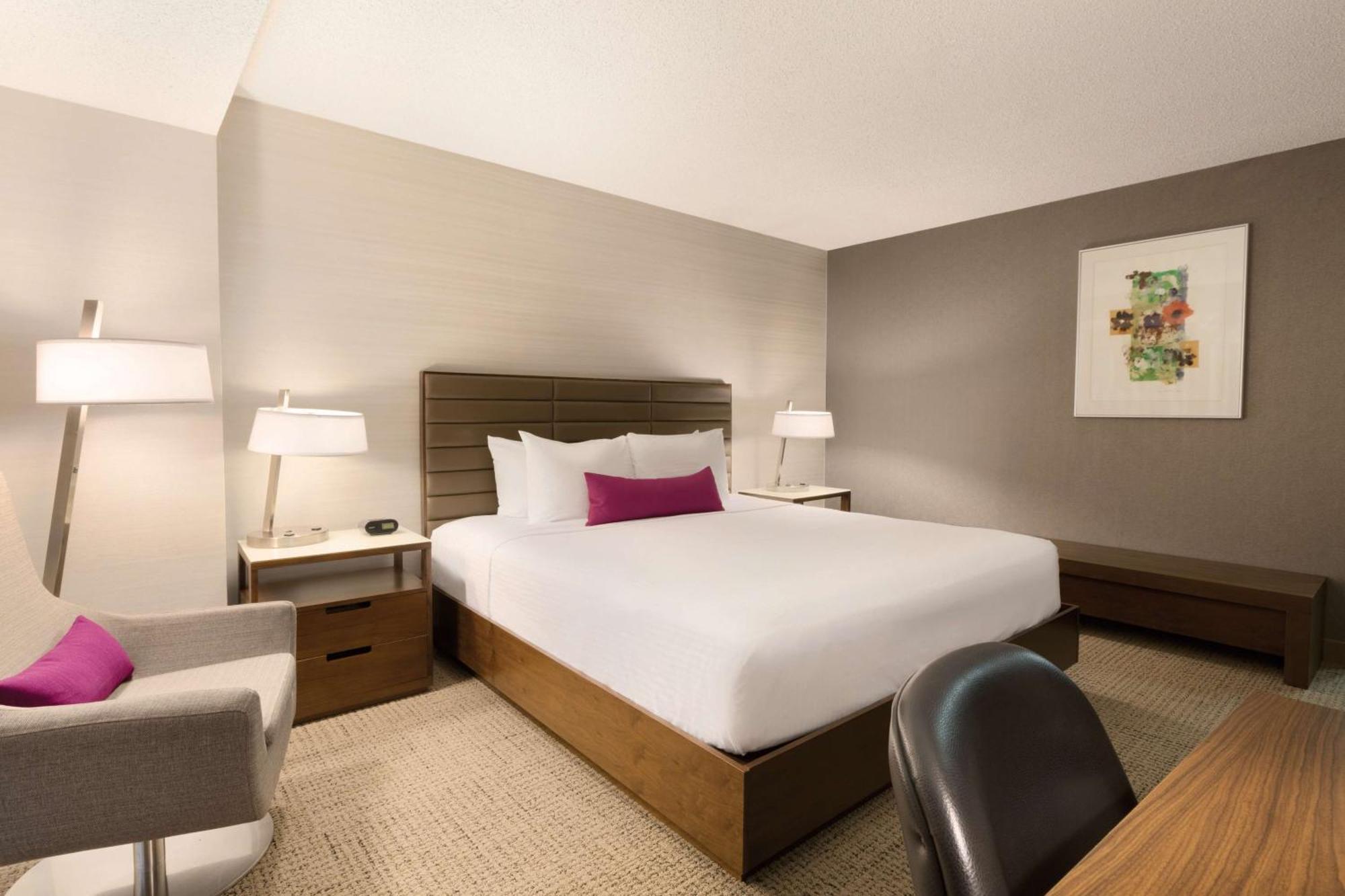 Coast Edmonton Plaza Hotel By Apa Kültér fotó