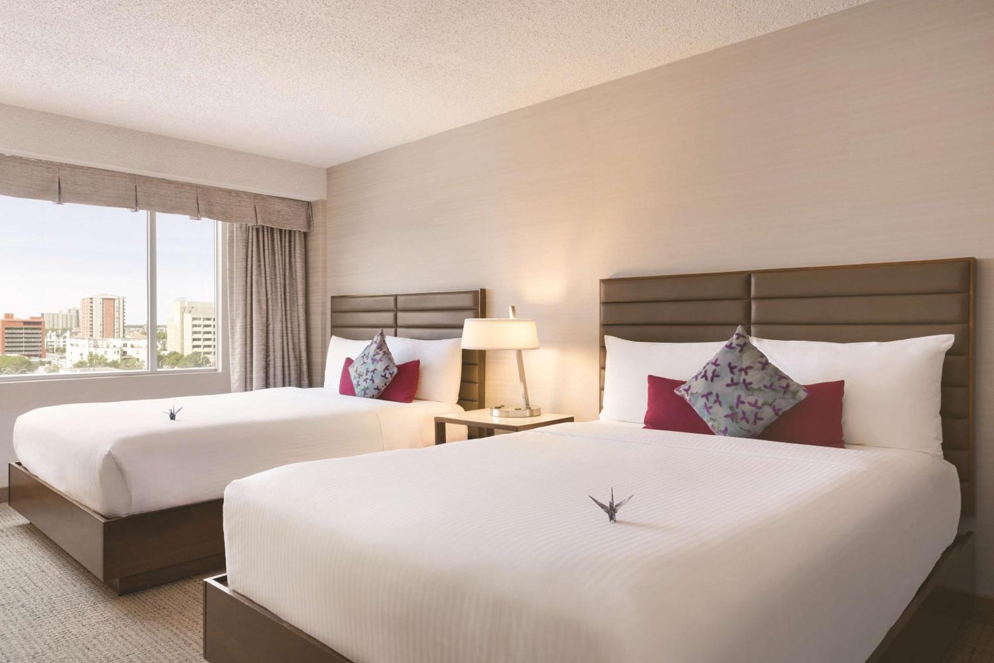 Coast Edmonton Plaza Hotel By Apa Kültér fotó