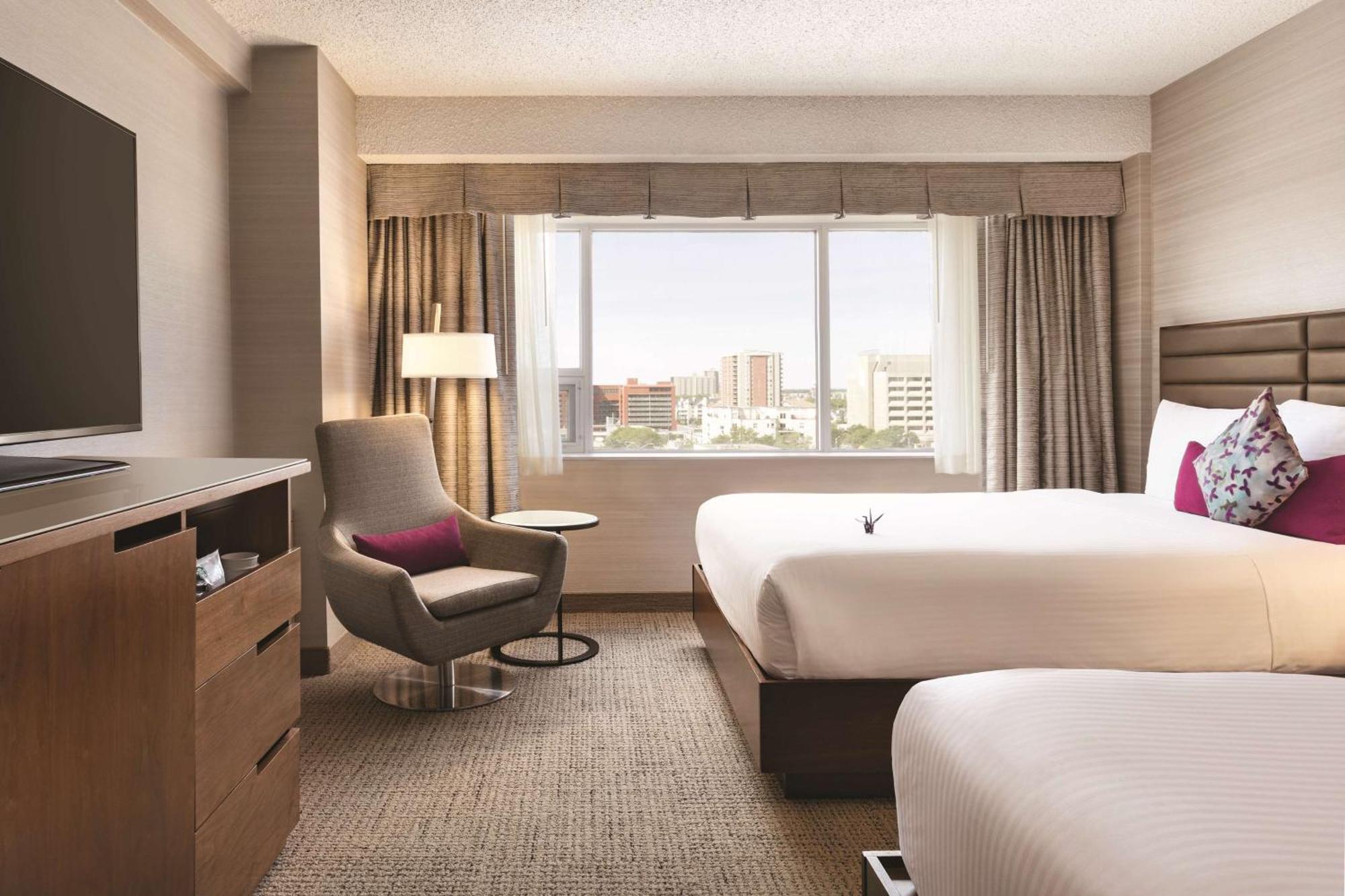 Coast Edmonton Plaza Hotel By Apa Kültér fotó