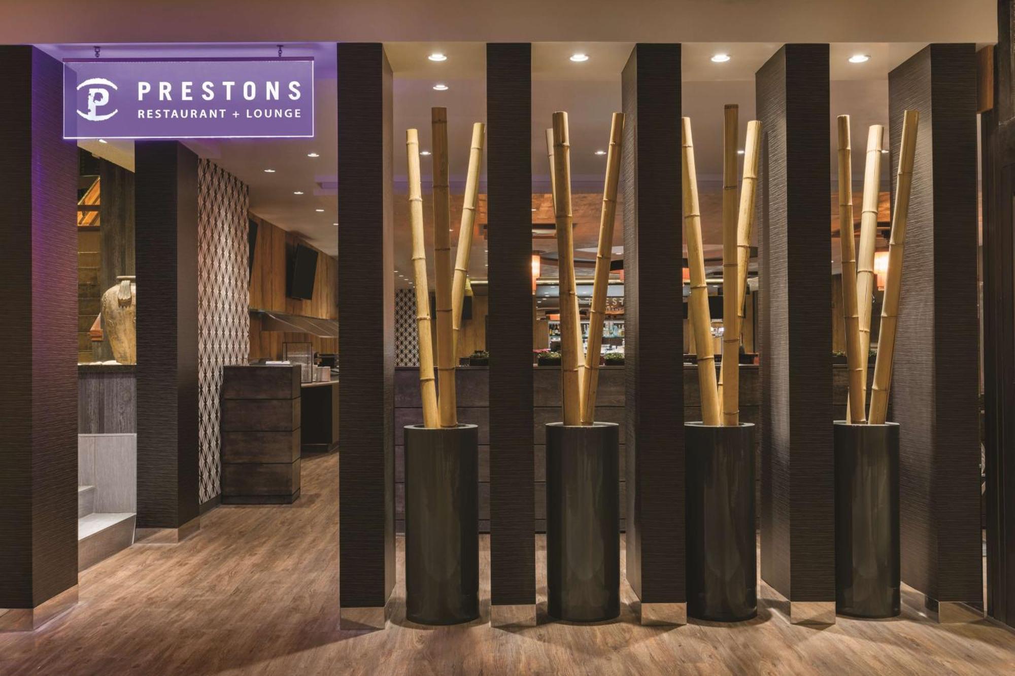 Coast Edmonton Plaza Hotel By Apa Kültér fotó