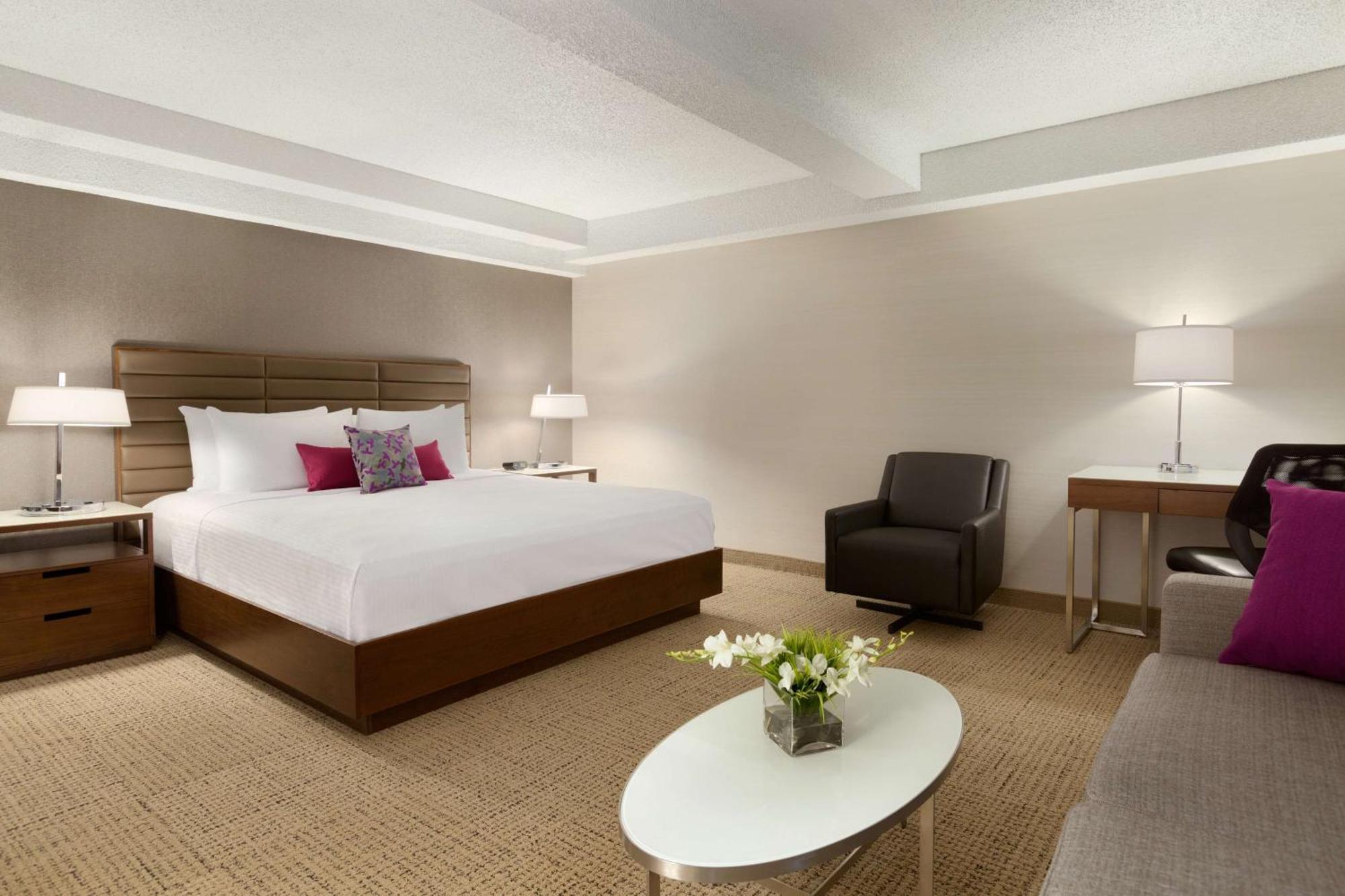 Coast Edmonton Plaza Hotel By Apa Kültér fotó