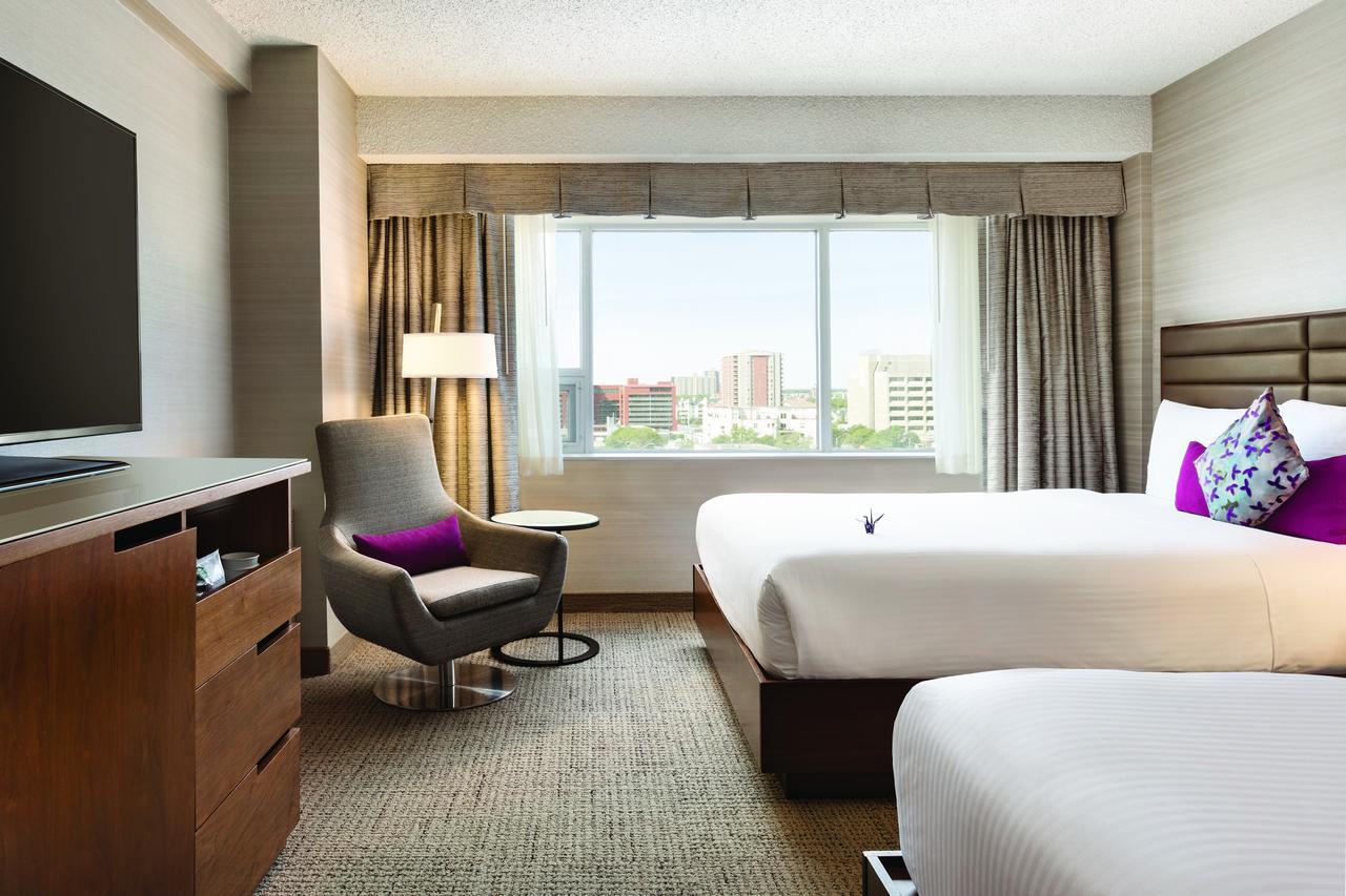 Coast Edmonton Plaza Hotel By Apa Kültér fotó