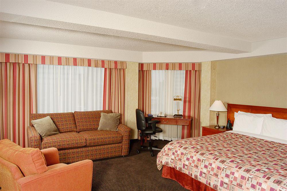Coast Edmonton Plaza Hotel By Apa Szoba fotó