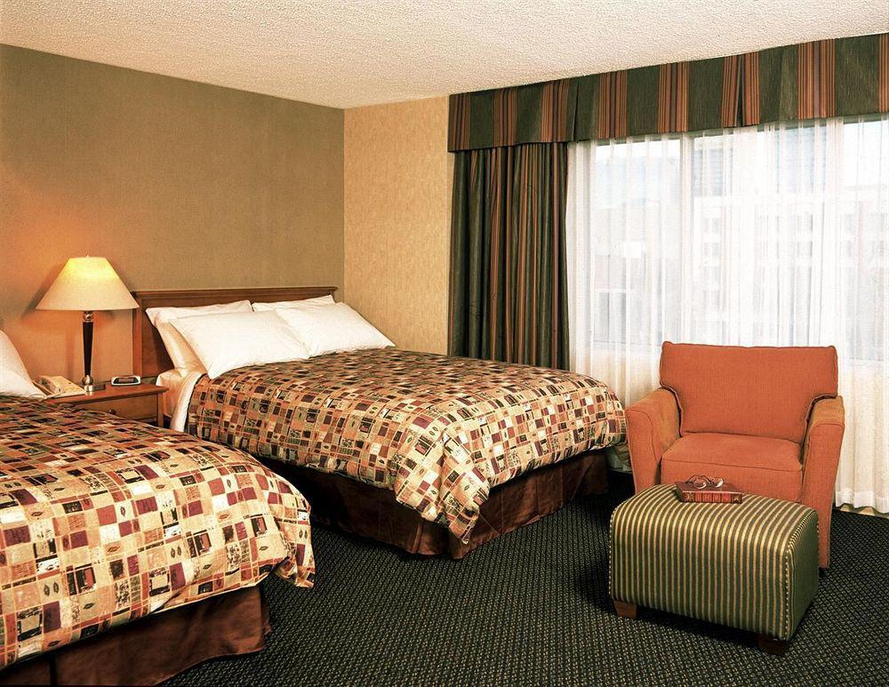 Coast Edmonton Plaza Hotel By Apa Kültér fotó